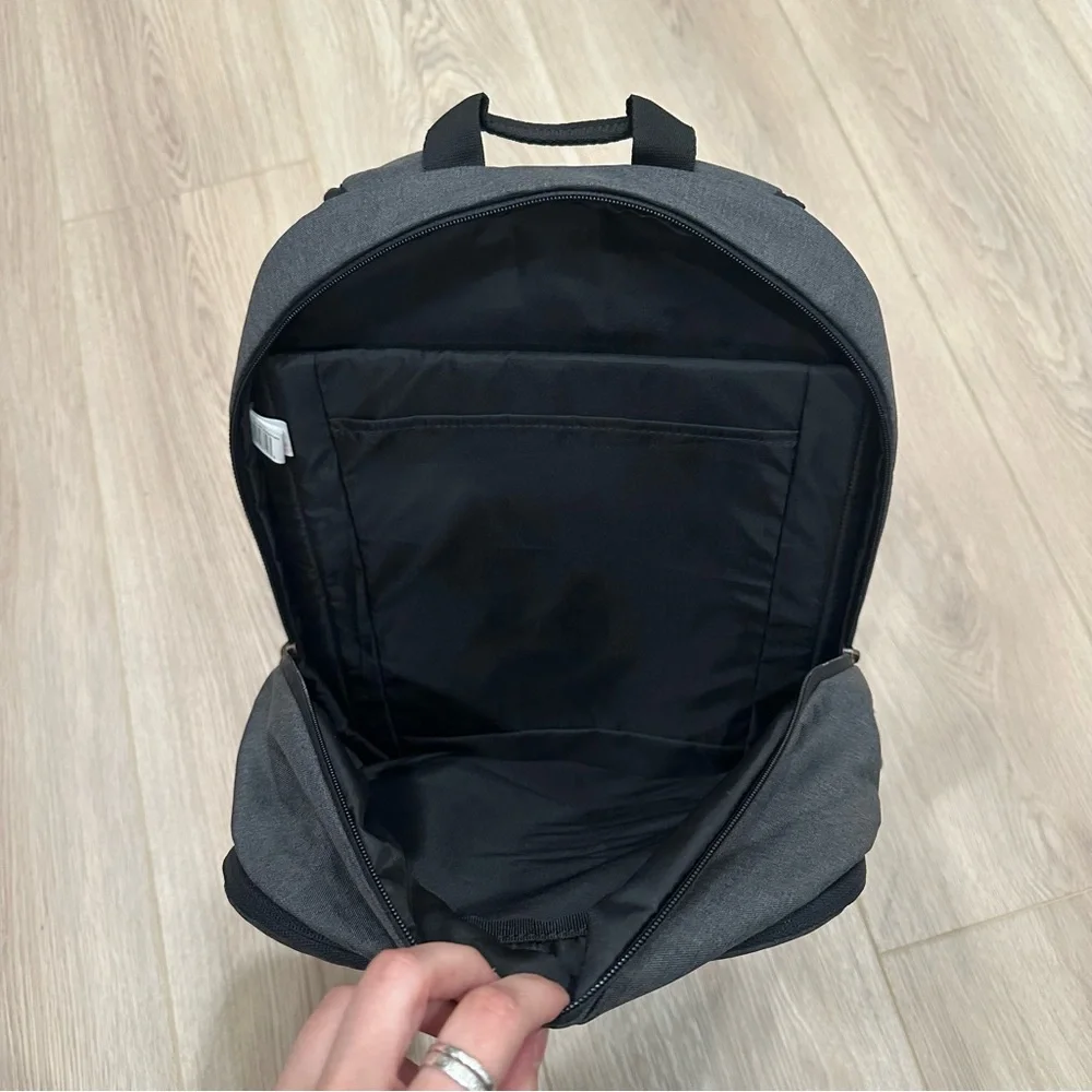 LIKE NEW Case Logic Era 15.6